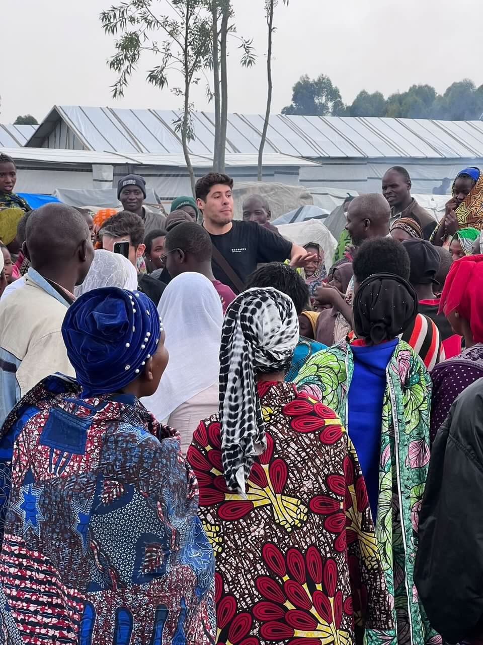 Imagem Reprodução - Cantor Marcos Freire na República Democrática do Congo