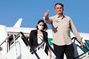 Imagem Reprodução - Jair Bolsonaro volta de viajem 