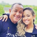 Imagem Reprodução - Cantora Bruna Karla e seu pai Antônio Simplício