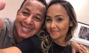 Imagem Reprodução - Cantora Bruna Karla e seu pai Antônio Simplício