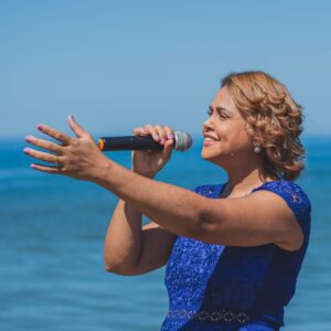 Imagem reprodução - Cantora Carla santos / Hugo Gospel