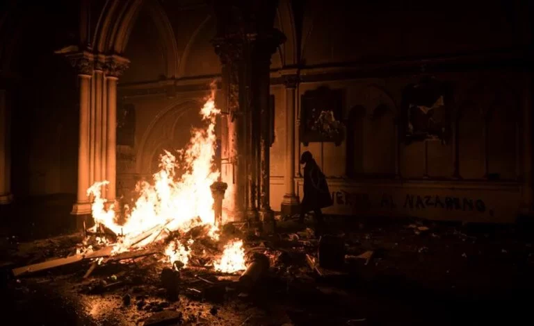 Imagem Reprodução - Igreja destruída