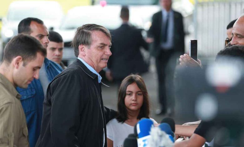 Imagem Reprodução - Ex-presidente Bolsonaro e sua filha Laura