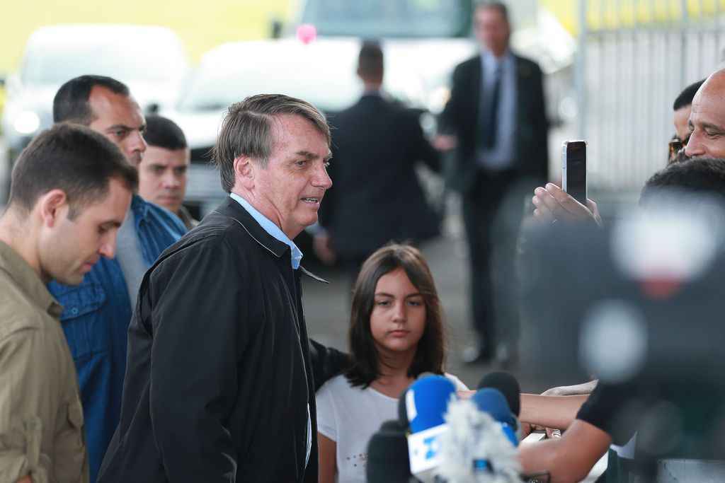 Imagem Reprodução - Ex-presidente Bolsonaro e sua filha Laura