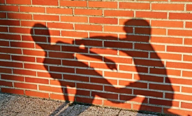 Imagem Reprodução - Pastor briga com assaltantes