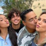 Imagem Reprodução - Cantora gospel e família