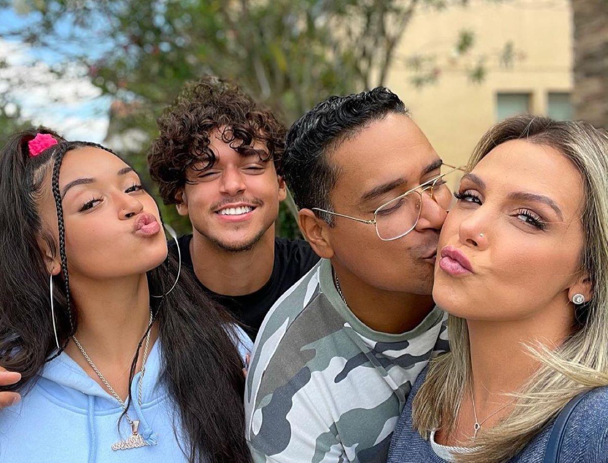 Imagem Reprodução - Cantora gospel e família