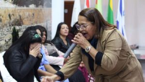 Missionária Cristina Maranhão crítica o louvor da cantora Maria Marçal