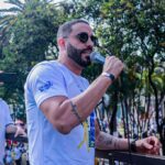 Imagem Reprodução - Pastor Leonardo Sale conduz multidão