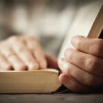 Imagem Reprodução - Escola proíbe crianças de ler a Bíblia