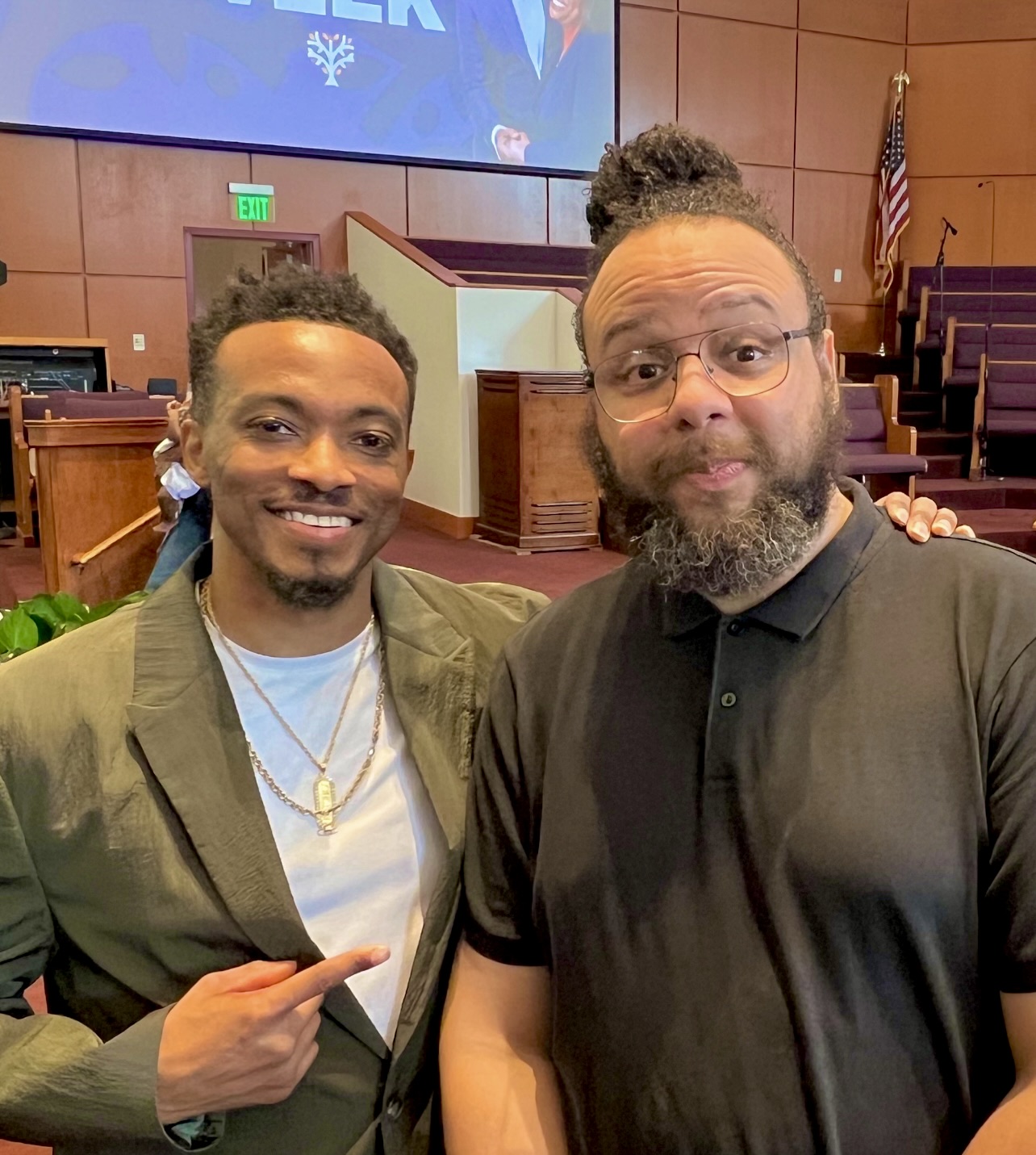 Cantor gospel Jonathan McReynolds e o Jornalista Gabriel Ribeiro  / Morning Star Baptist Church em Boston. 