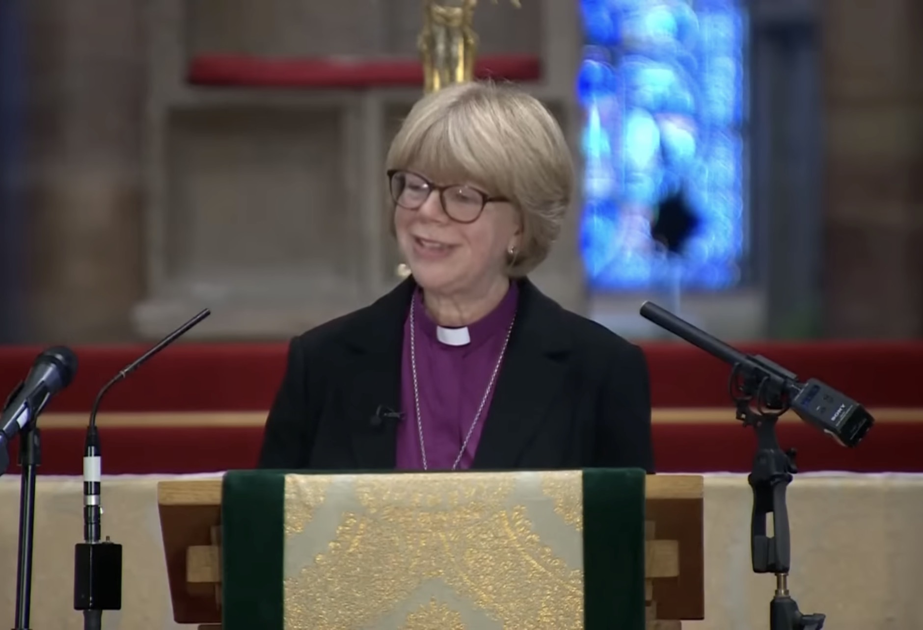 Arcebispa Sarah Mullally (Imagem/ Reprodução/ YouTube) 