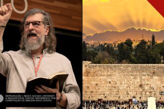 Pastor Carlito Paes pregando com uma Bíblia na mão ao lado de imagem do Muro das Lamentações em Jerusalém