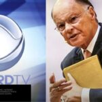 Bispo Edir Macedo segurando uma Bíblia ao lado da logomarca da Record TV