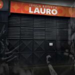 Fachada da Igreja Batista de Lauro com a nova logomarca laranja, nova identidade adotada pela congregação após o desligamento da Lagoinha em Lauro de Freitas, Bahia.
