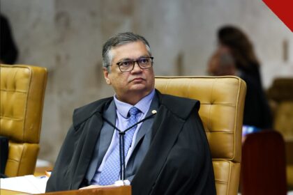 Ministro Flávio Dino, do STF, de toga.
