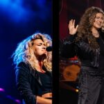 Tori Kelly cantando no palco durante apresentação.