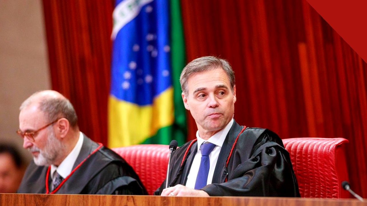 O ministro André Mendonça em sessão do Tribunal Superior Eleitoral.