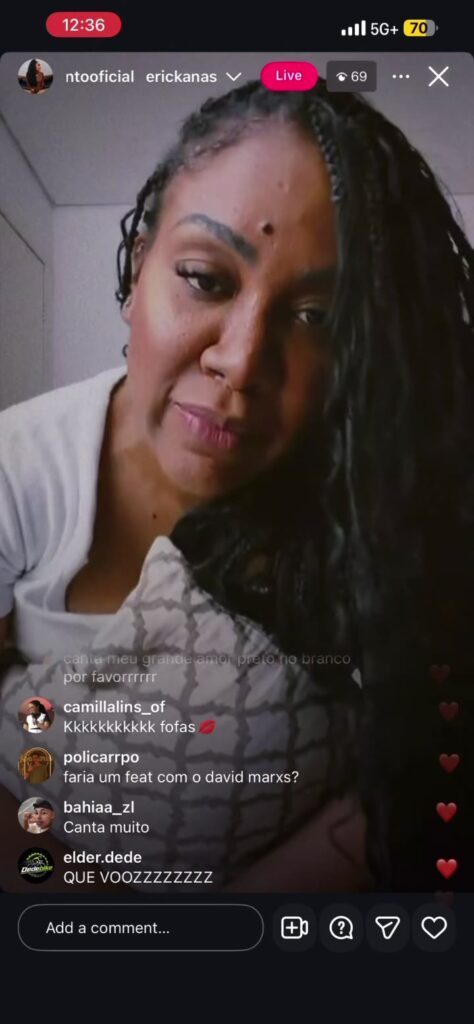 Ericka Nascimento durante live no Instagram em que revelou o sonho de cantar com Rose Nascimento
