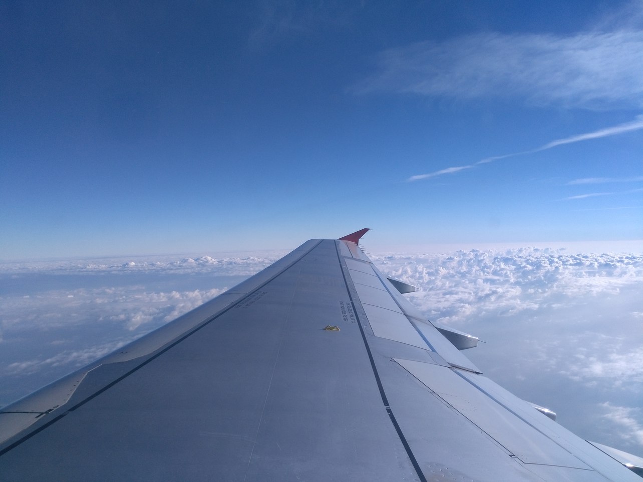 Asa de avião em voo, vista da janela