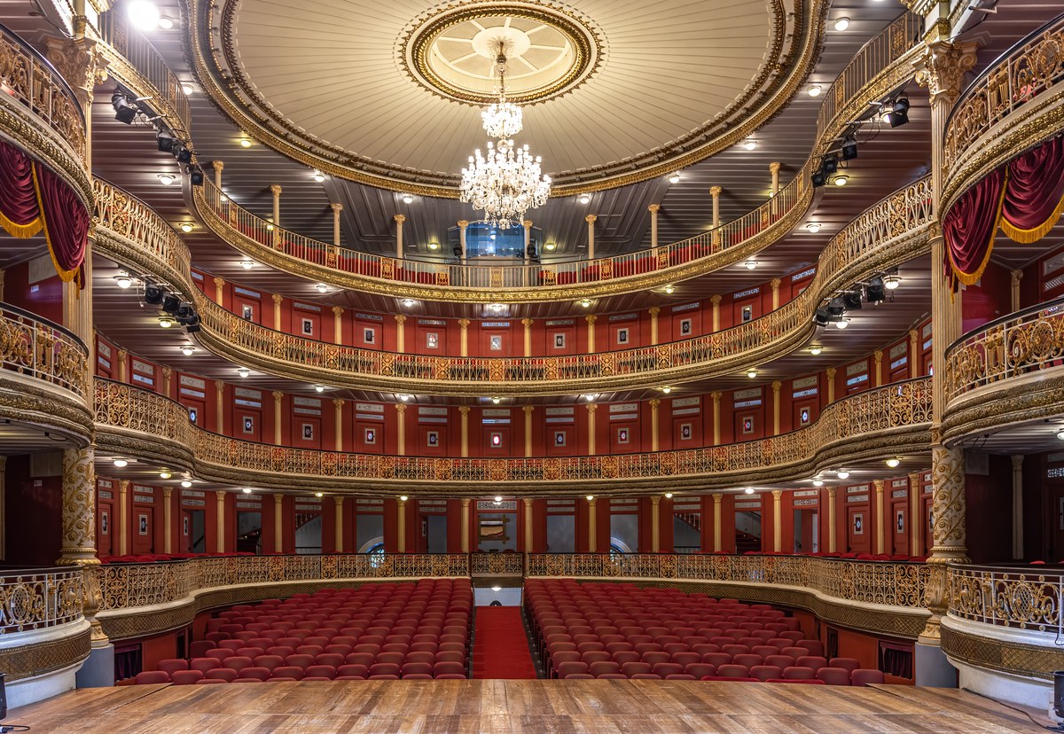 Barbeiro Mirim de 14 anos é morto a tiros em Pernambuco na cidade de Cachoeirinha, no Agreste, e a imagem mostra o Teatro de Santa Isabel, no Recife, capital de Pernambuco, em foto de arquivo