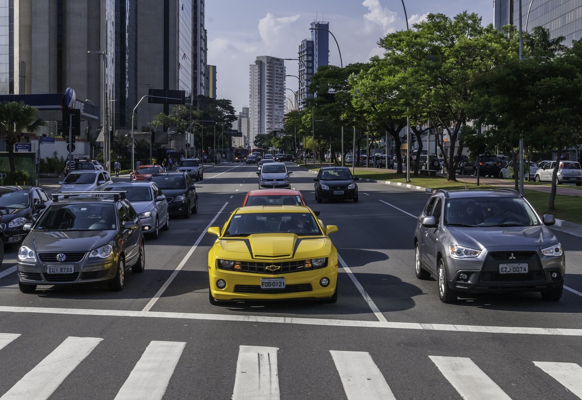 Avenida Faria Lima, centro financeiro de São Paulo, com trânsito de carros