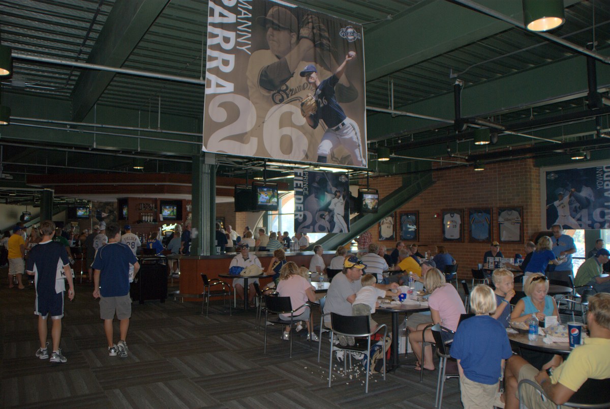 Brewers conquistam a World Series pela primeira vez, e a imagem mostra o interior do estádio do Milwaukee Brewers, em Milwaukee, casa da equipe campeã