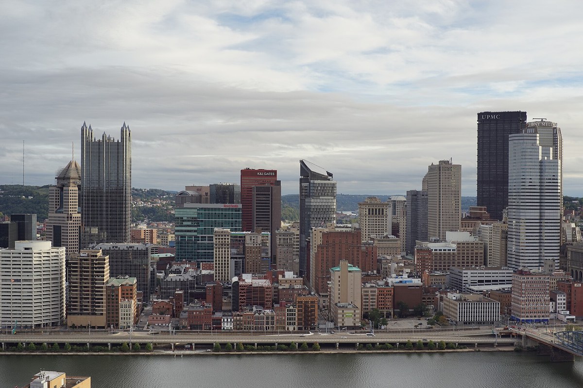 cantor Donnie Iris morre aos 83 anos é o tema de vista do centro de Pittsburgh nos Estados Unidos em foto livre