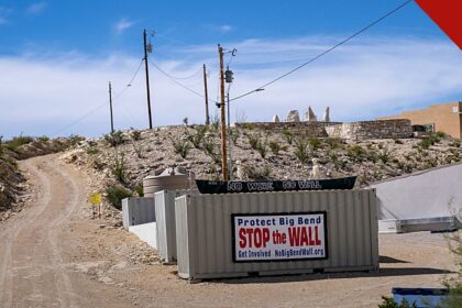 governo Trump pede autorização para muro no Texas: manifestantes protestam contra a construção de trecho do muro no Parque Nacional Big Bend