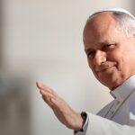 Papa abre inscrições para a JMJ 2027: Papa Leão XIV acenando em foto de divulgação do Vaticano