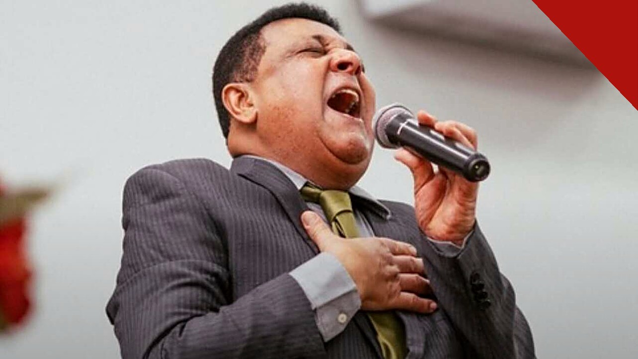 Ozéias de Paula convoca voto em Flávio Bolsonaro: o cantor durante apresentação de música sacra