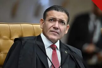 Nunes Marques adia restrição ao WhatsApp: o presidente do TSE, ministro Kassio Nunes Marques, durante sessão em Brasília