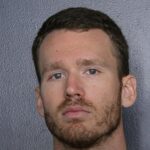 policial assume identidade de homem morto: foto de fichamento do policial de Lauderhill divulgado pelas autoridades do condado de Broward, na Flórida