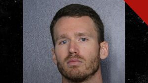 policial assume identidade de homem morto: foto de fichamento do policial de Lauderhill divulgado pelas autoridades do condado de Broward, na Flórida