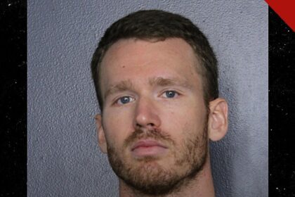 policial assume identidade de homem morto: foto de fichamento do policial de Lauderhill divulgado pelas autoridades do condado de Broward, na Flórida