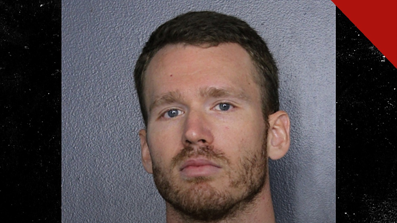 policial assume identidade de homem morto: foto de fichamento do policial de Lauderhill divulgado pelas autoridades do condado de Broward, na Flórida