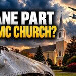 peça de avião é achada em igreja: ilustração da Charisma News sobre o destroço achado no terreno de um templo metodista em Barrington, Illinois