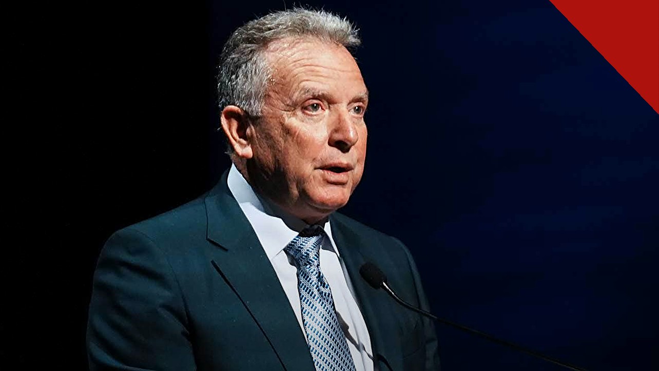 Rússia liberta professor americano Stephen Hubbard: o enviado Steve Witkoff, que anunciou a soltura, fala ao microfone