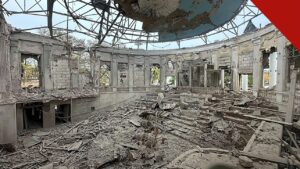 Igreja destruída por míssil na Ucrânia: interior em ruínas da Igreja Boas Novas, em Kramatorsk, após o ataque