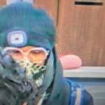 homem rouba banco em nome de Jesus: imagem de câmera de segurança da agência em Anchorage, no Alasca