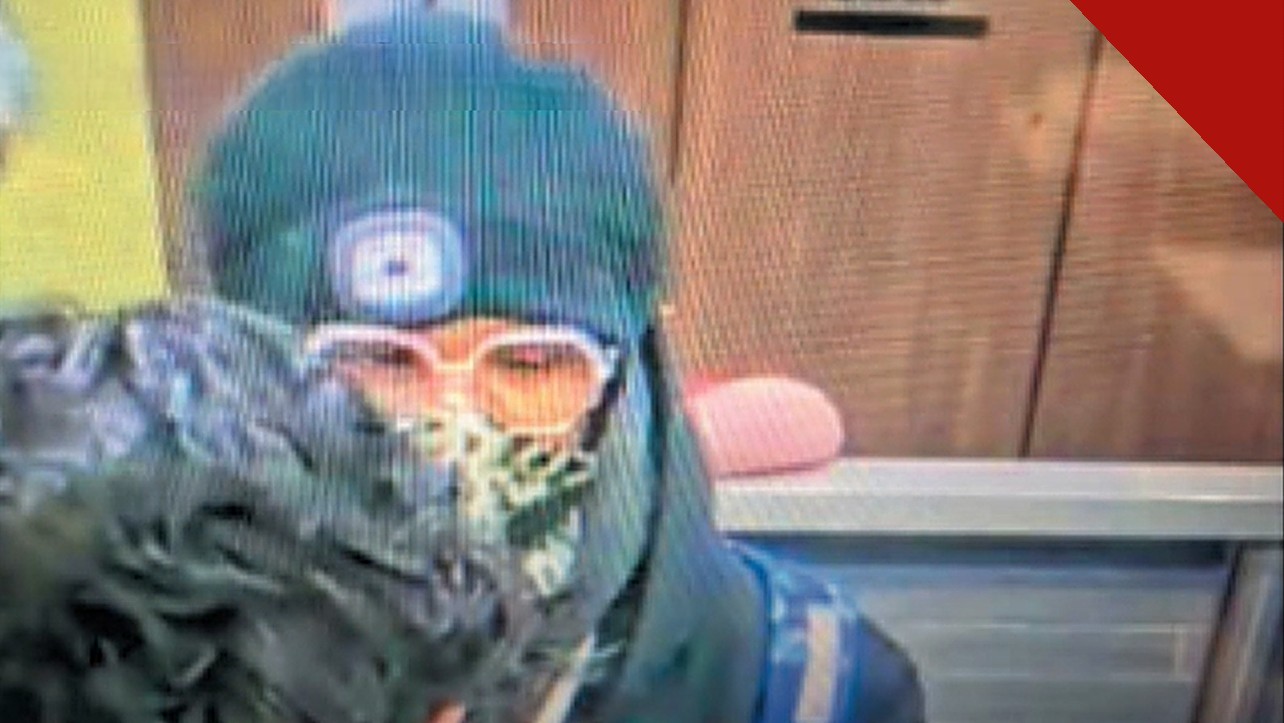 homem rouba banco em nome de Jesus: imagem de câmera de segurança da agência em Anchorage, no Alasca