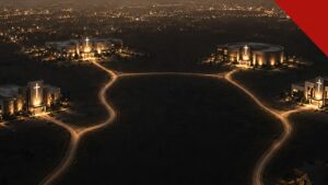 As igrejas multisite somam 1800 nos EUA: vista aérea noturna de campi de igrejas ligados por estradas iluminadas, imagem do estudo Multisite Revealed