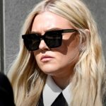Erika Kirk pede julgamento em 2027: Erika Kirk, viúva de Charlie Kirk, de óculos escuros, em registro da Associated Press durante o processo em Utah