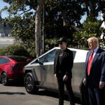 Musk doa 445 milhões para republicanos: Elon Musk ao lado de Donald Trump na Casa Branca, em Washington
