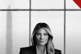 Melania Trump anuncia cessar-fogo na Ucrânia: retrato oficial da primeira-dama Melania Trump na Casa Branca, em 2025