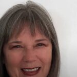 Betsy Ann Hernandez morre aos 71 anos: retrato sorridente da cantora e autora cristã, voz da banda Silverwind