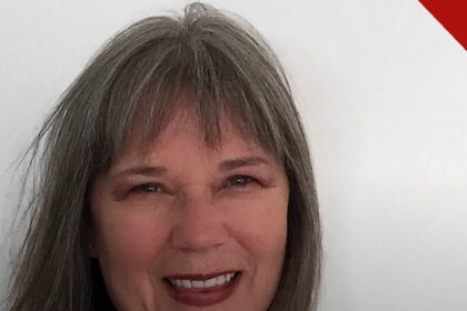 Betsy Ann Hernandez morre aos 71 anos: retrato sorridente da cantora e autora cristã, voz da banda Silverwind