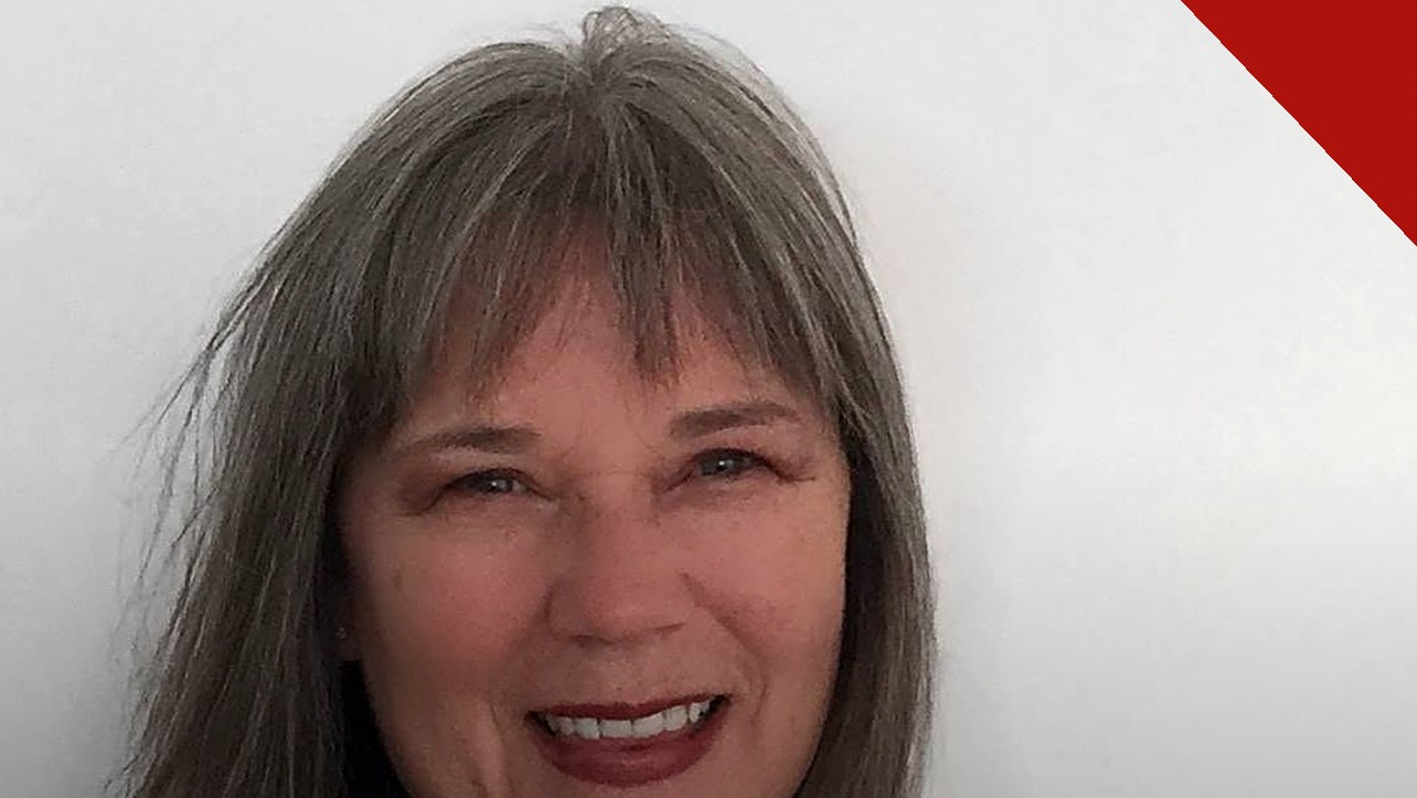 Betsy Ann Hernandez morre aos 71 anos: retrato sorridente da cantora e autora cristã, voz da banda Silverwind
