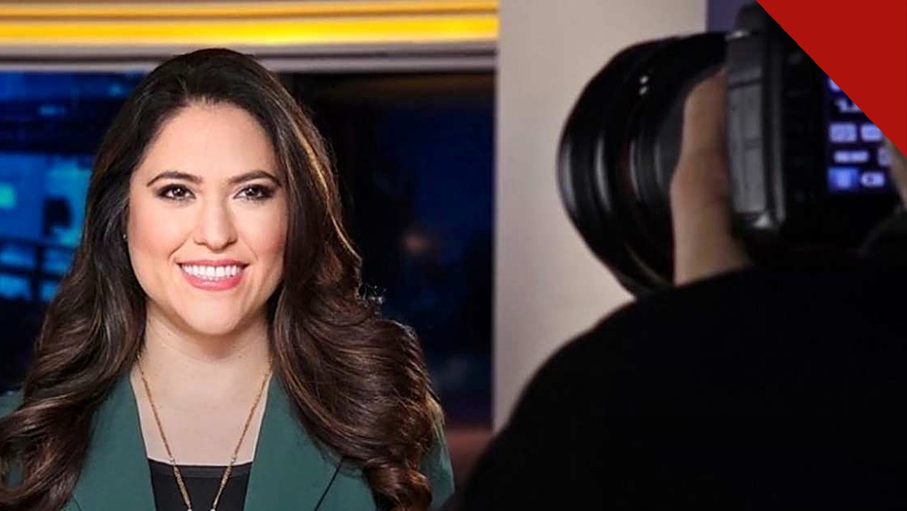 Montse Alvarado assume dicastério do Vaticano: a jornalista e presidente da EWTN News sorri durante gravação em estúdio de televisão
