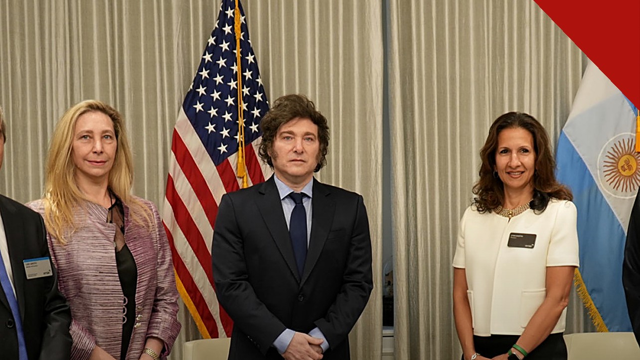 Presidente Javier Milei em encontro oficial com autoridades, em imagem que ilustra a polêmica em que Milei chama Lula de ladrão